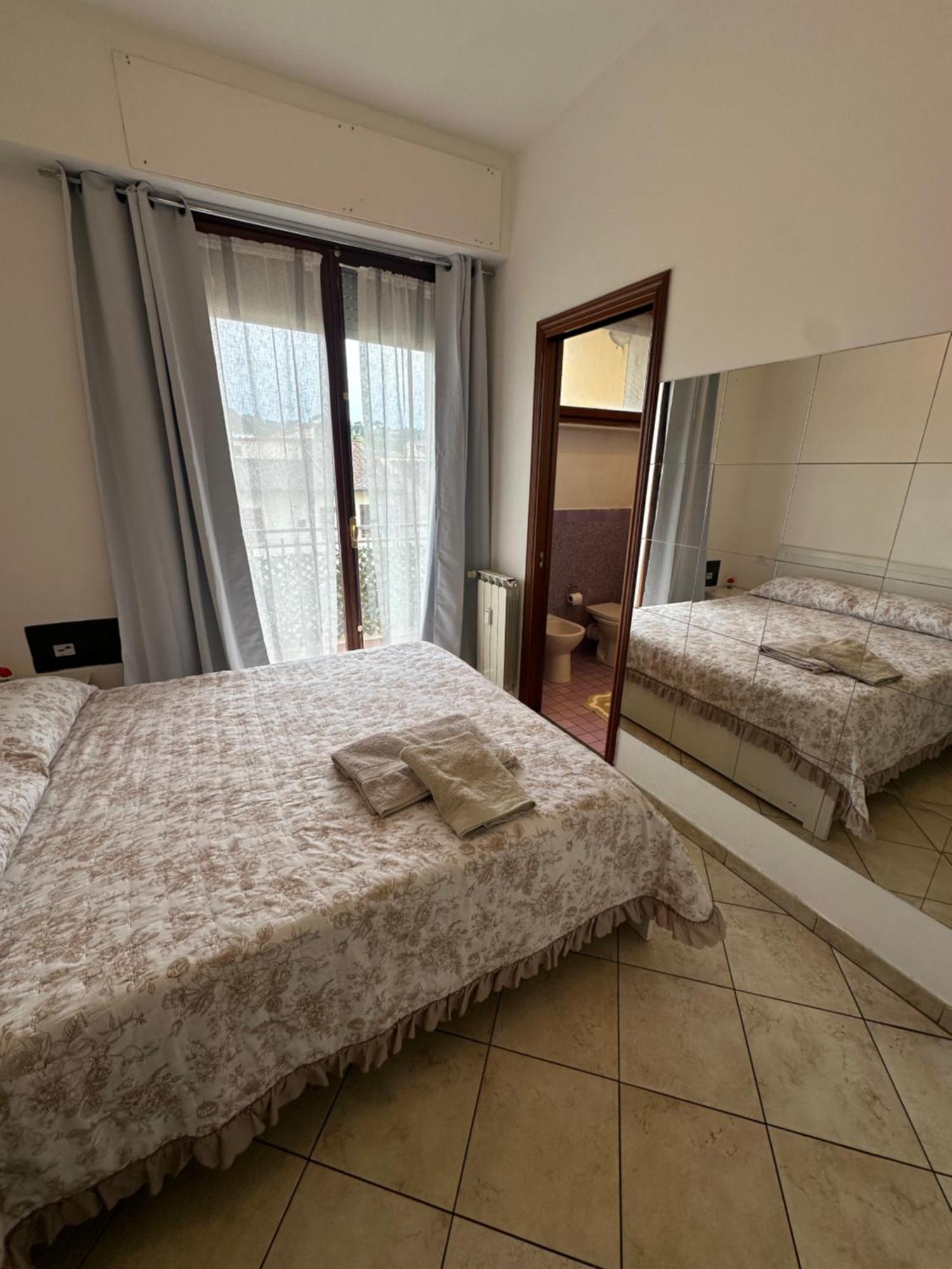 Golden Lungarno River Apartment